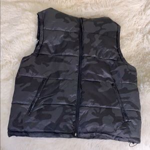 Full zip hooded camo vest